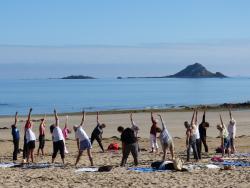 Yoga Plage cet été
